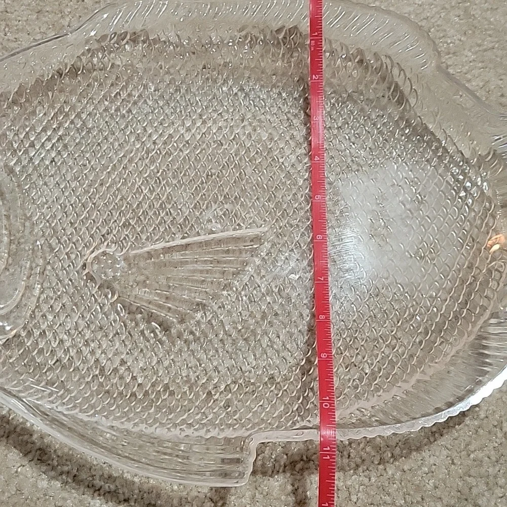 FREE W ANY PURCHASE!Clear Fish-Shaped Plastic Dish